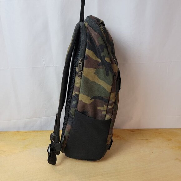 Vans Skate Obstacle Skatepack Backpack (23L) in Camo - Picture 4 of 11